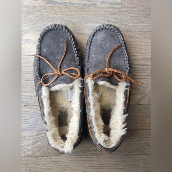 UGG Dakota Shearling Wool Moccasin Slippers Cozy Pewter Gray Size 7 - Picture 2 of 7